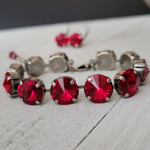 Austrian Crystal Earrings in Antique Silver Plate - Picture 8 of 8